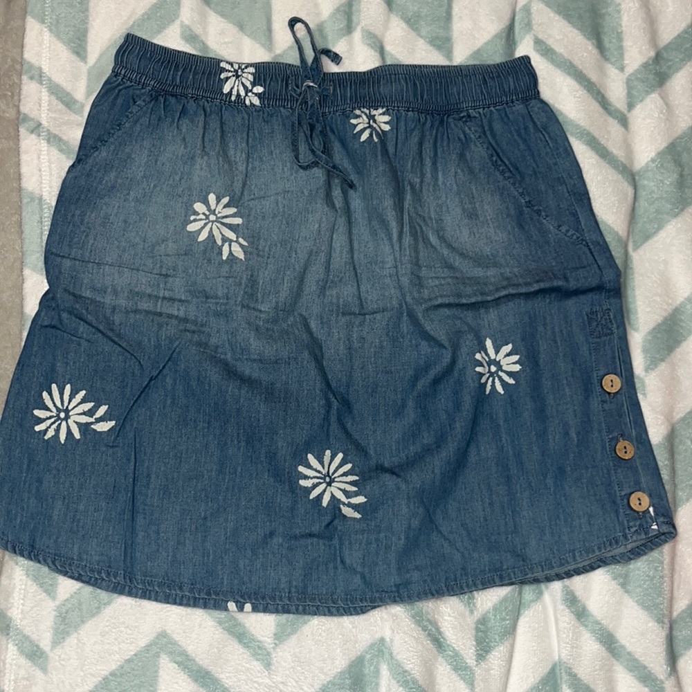 super cute jean skirt with white flowers